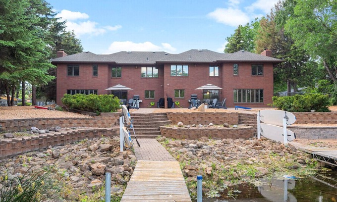 Columbia Heights Casa | The Hart Lake Wonder!