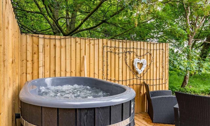 Thetford Cabina | The Hartley Hut - Norfolk Holiday Properties