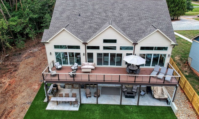 Anderson Casa | The Hartwell Landing -Lake Hartwell, SC Waterfront Luxury Home Sleeps up to 29