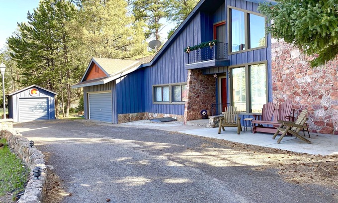 Ponderosa Pines Casa | The Harvest Moon Mountain Retreat