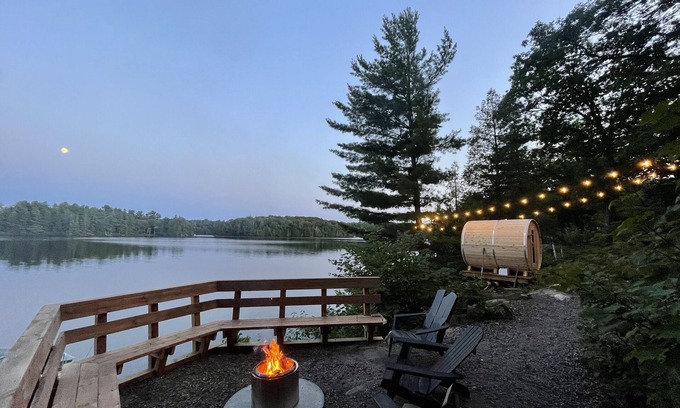 Utterson Cabaña | The Hatch - your family lakehouse retreat in Muskoka w/ Sauna & Hot Tub