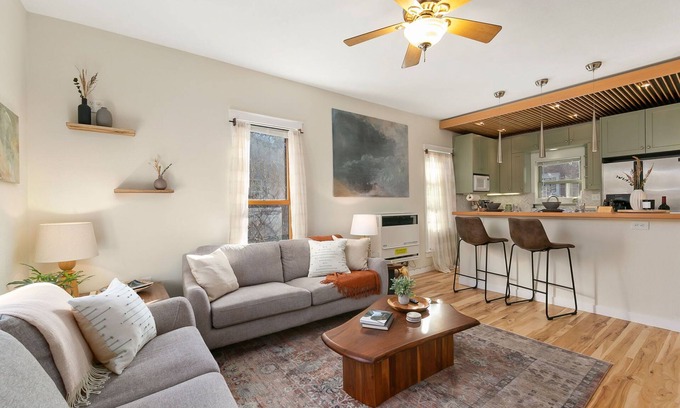 Martinez Park Casa | The Hattie House in Old Town – Walk Everywhere!