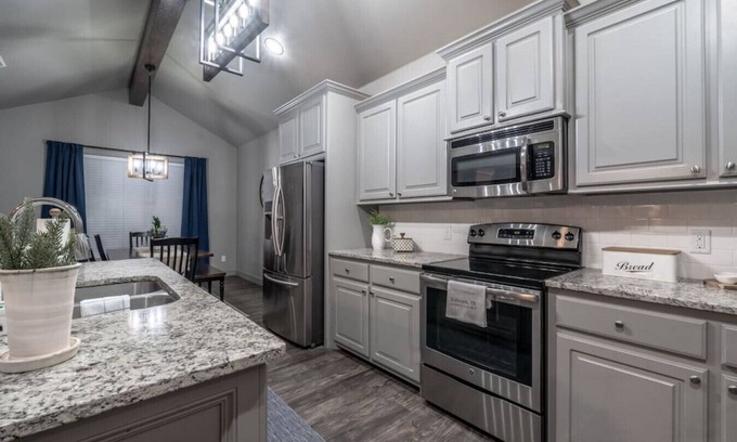North by Northwest Casa | The Haven - 3BR/2BA - Clean & Safe New Home