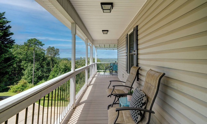 East Ellijay Casa | The Haven at Sunset View – Must-See 3 BDR w/Unbelievable Views!