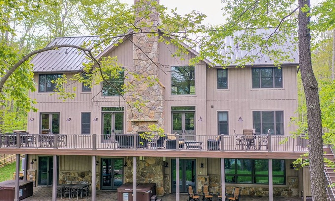 Oakland Casa | 8 Master Suites, piscina privada, frente al lago!