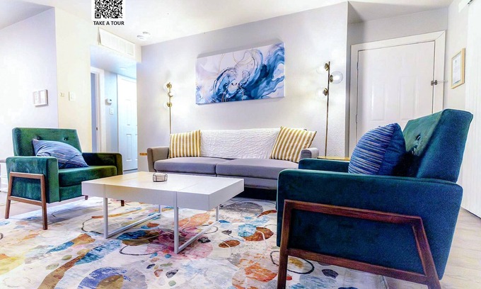 Sweetbriar Apartamento | "The Haven" - Modern Cozy 2BR/1B 2BR - 1 King Bed, 2 Double Bed