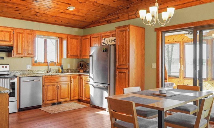 Alexandria Casa | "The Haven" on Lake Le Homme Dieu
