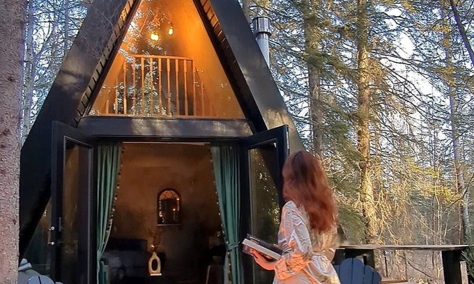 Division No. 11 Cabina | The Hawthorn A-frame Cabin