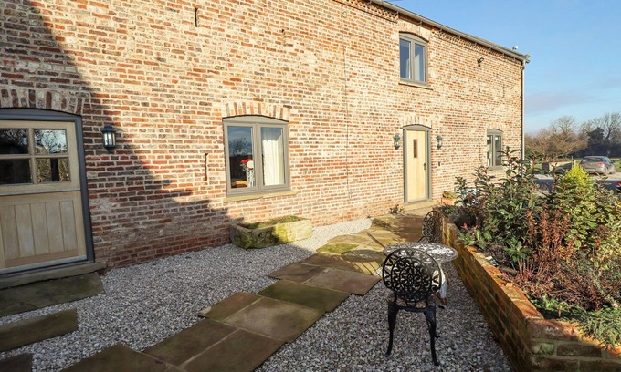 Stainforth Cabaña | THE HAY BARN, pet friendly, character holiday cottage in Thorne