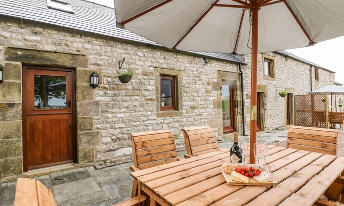 Alstonfield Cabaña | THE HAYBARN, family friendly, character holiday cottage in Hartington