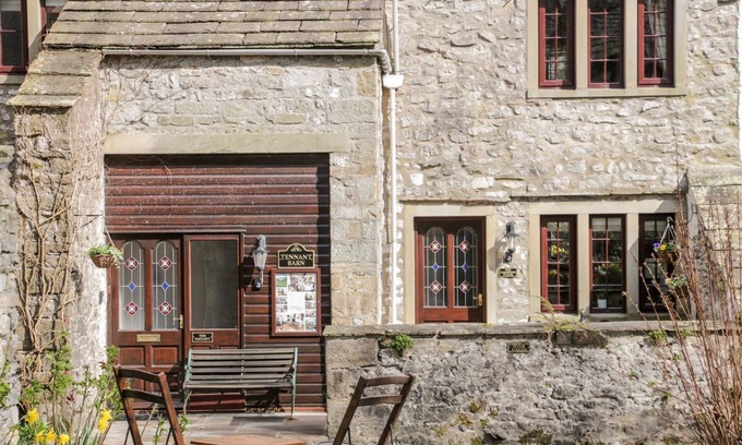 Malham Cabaña | THE HAYLOFT AT TENNANT BARN, character holiday cottage in Malham