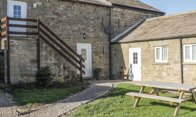 East Witton Cabaña | THE HAYLOFT, pet friendly, character holiday cottage in Masham