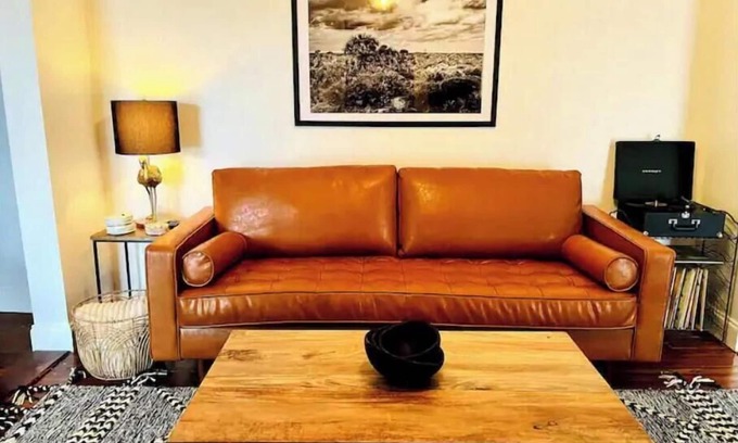 East 1st Street Casa | The Hemingway Cottage