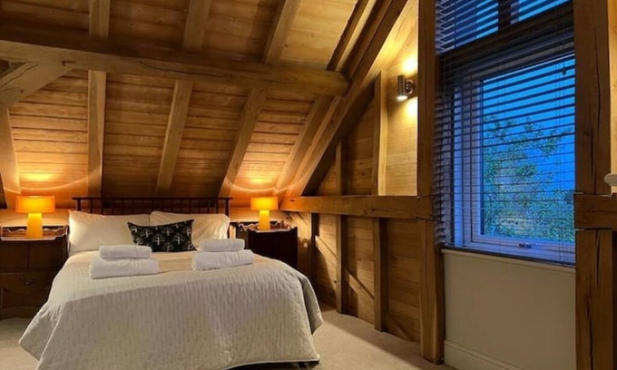 Ware Casa | The Hen House: Beautiful green oak country barn