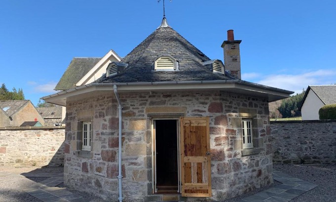 Scaniport Casa | The Hen House