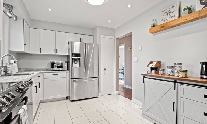 St. Catharines Casa | | The Henley House | 8 Guests | Port Dalhousie |
