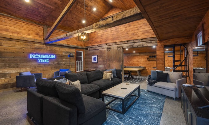 Hensonville Casa | The Hensonville Honeypot - Hottub, Movie Theatre & Mountain Bikes!