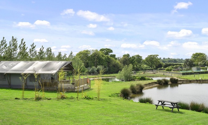 Hertford Chalet De Esquí | The Herdwick Safari Tent