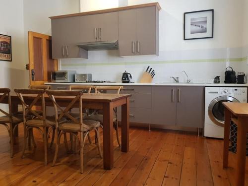 Glenelg Casa | The Heritage - located in in the center of Glenelg