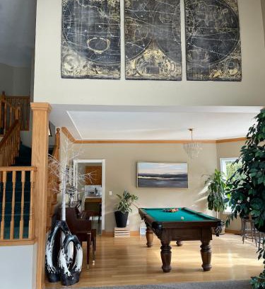 Sicamous Casa | The HI-Mark House - Hot tub,AC,Pool table, Pool May2026