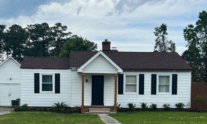 Havelock Casa | The Hiatt House, 1800sf Wedding Lodging or Executives an unexpected elegant gem