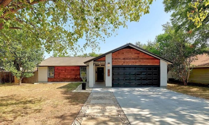 Greenslopes At Lake Creek Casa | The Hiatus Summary: T