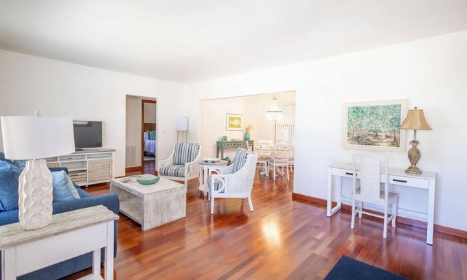 Stuart Casa | The Hibiscus Haven~ centrally located near hospital/ downtown Stuart