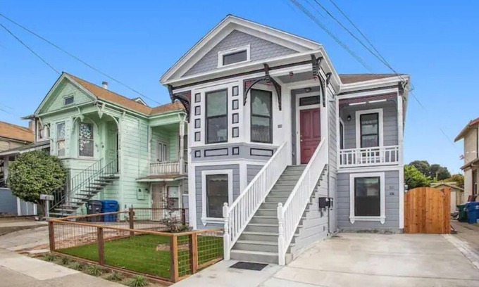 West Alameda Casa | The Hidden Gem- Pristine Renovated Flat Near Beach