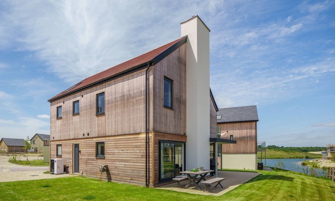 Holworth Cabaña | The Hide sleeps 8 guests in 4 bedrooms