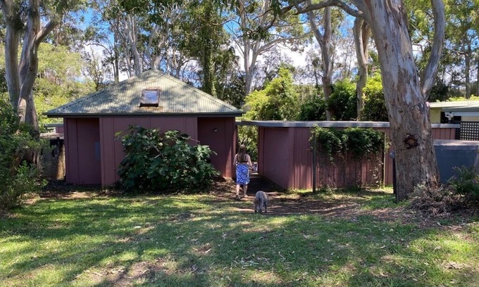 Bawley Point Casa | "The Hideaway", a handcrafted beach shack with modernist sensibilities.