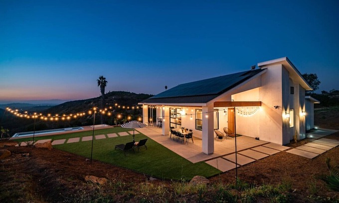 Vista Casa | The Hideaway: Fam Style Retreat