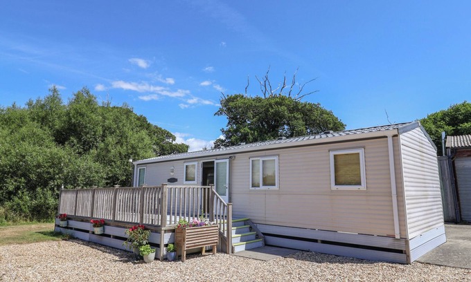 Portesham Cabaña | THE HIDEAWAY, family friendly, character holiday cottage in Portesham