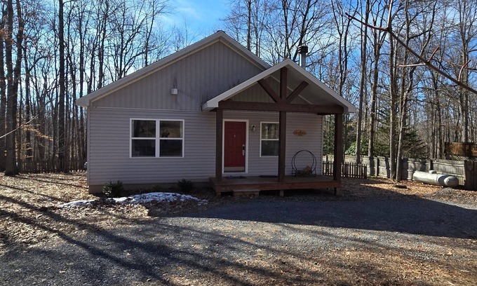 Sky Valley Casa | The Hideaway House- 3 bedroom with Hot Tub, Fenced Yard, Lake Access