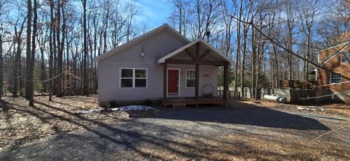 Sky Valley Casa | The Hideaway House- 3 bedroom with Hot Tub, Fenced Yard, Lake Access