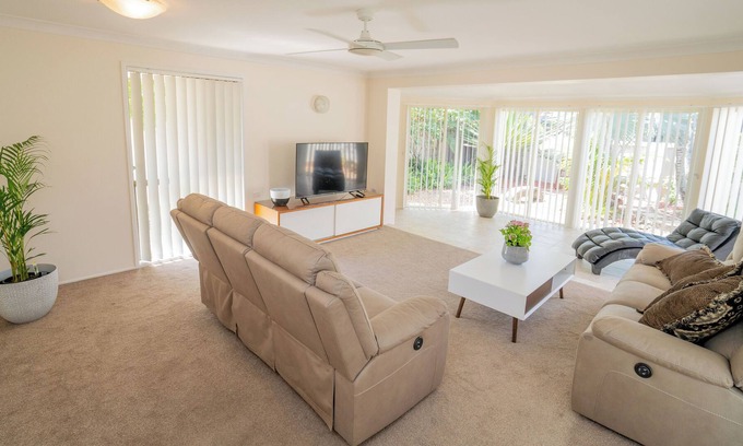 Runaway Bay Casa | The Hideaway on Bayview