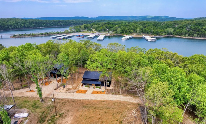 Eagle Rock Casa | The Hideaways on Rickety Ridge. Secluded & Dog-friendly on TRL. Sparkly Clean!