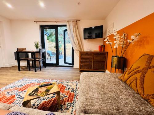 Hythe Casa | The Hideout - private luxury cabin near the sea with garden area, sea views and parking
