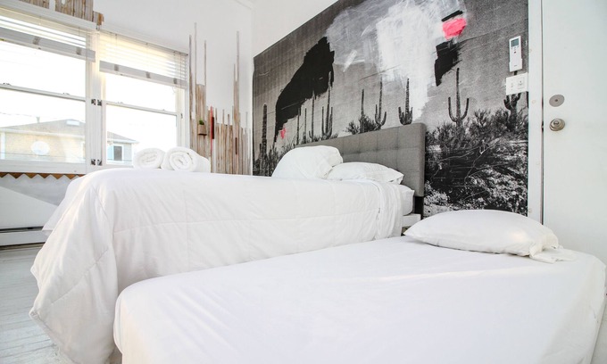 Queens Condominio | The High Tide 2br With Redecorated Living Room #3 2 Bedroom Hotel Room by Redawning