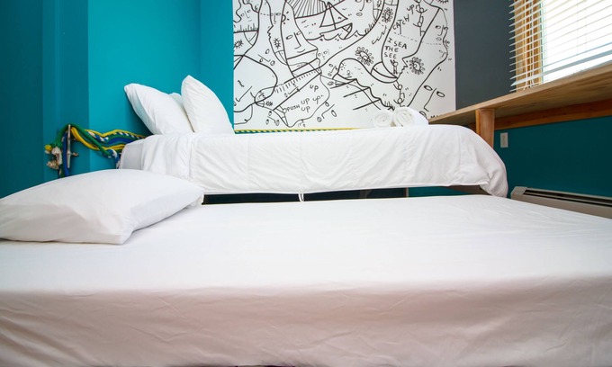 Queens Condominio | The High Tide Studio #5 Studio Bedroom Hotel Room by Redawning