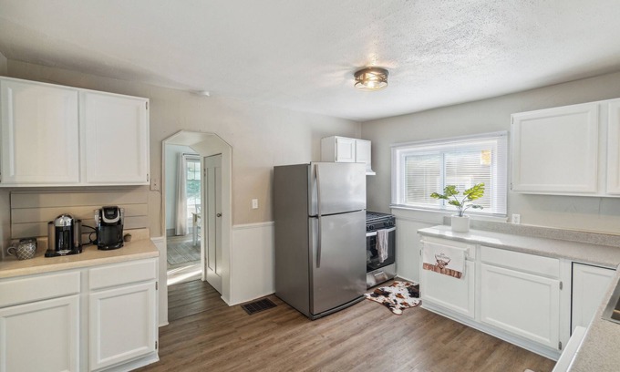 Howell Casa | The Highland House - Downtown Howell