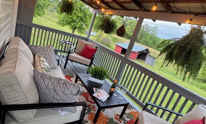 Hickory Casa | The Hildebran Hideaway is a Charming 2-bedroom in the countryside of Hickory, NC