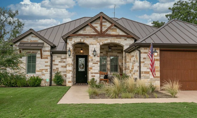 Horseshoe Bay Casa | The Hill County Getaway | Longer Term Stays Available