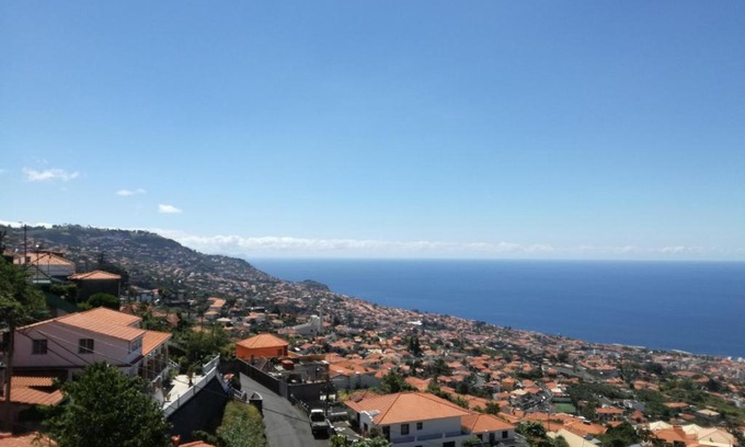Monte Casa | The Hill View House