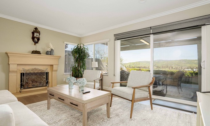 Orange Casa | The Hillside Hideaway 4BD Home in North Tustin