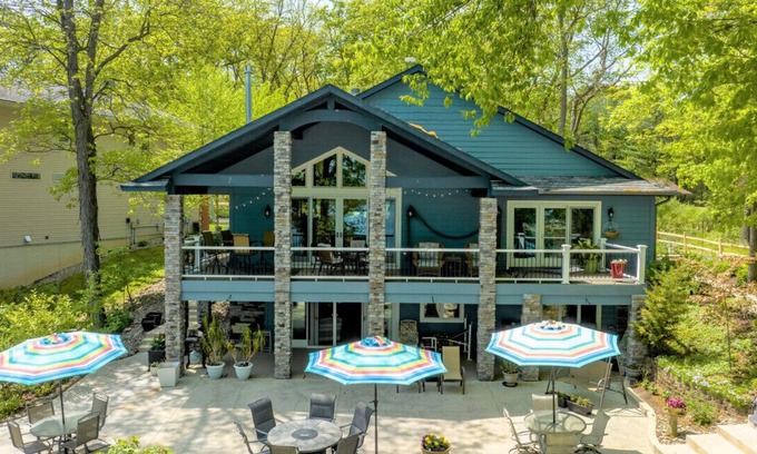 Brooklyn Casa | The Hilltop Estate at Wamplers Lake #Lakefront# #Amazing Views#