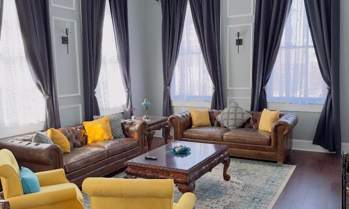 Seventh Ward Casa | The Historic Bourbon Suit walk to French Quarter