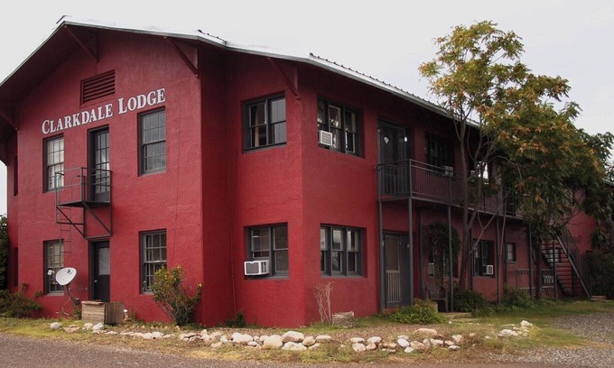 Clarkdale Apartamento | El histórico Clarkdale Lodge es su sede de aventura!