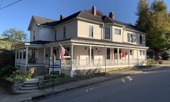 Waynesville Casa | The Historic Herren House