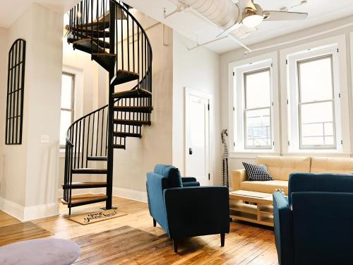 Downtown Cincinnati Apartamento | The Historic Lyric Penthouse with Private Rooftop