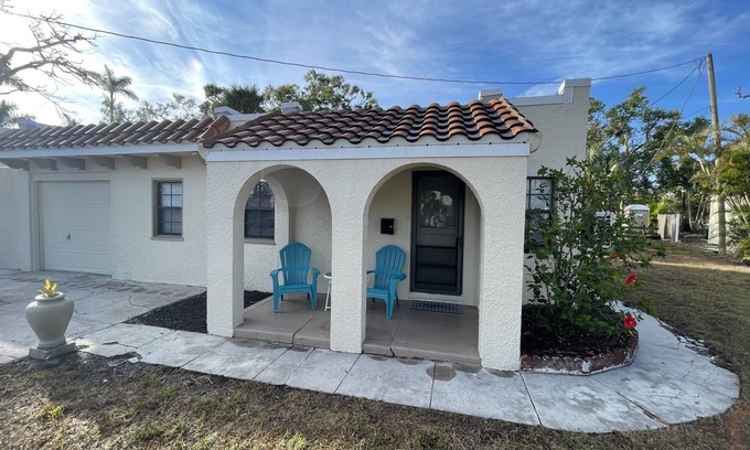 Valencia Terrace Cabaña | The Historic McGregor Cottage
